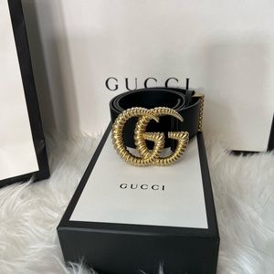 Gucci Leather Belt with torchon Double G buckle. Color Black Size: 80-32